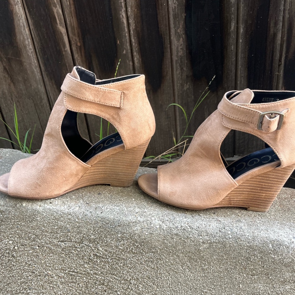 CCOCCI Tan Wedge Sandals with Ankle Strap and Peep-Toe